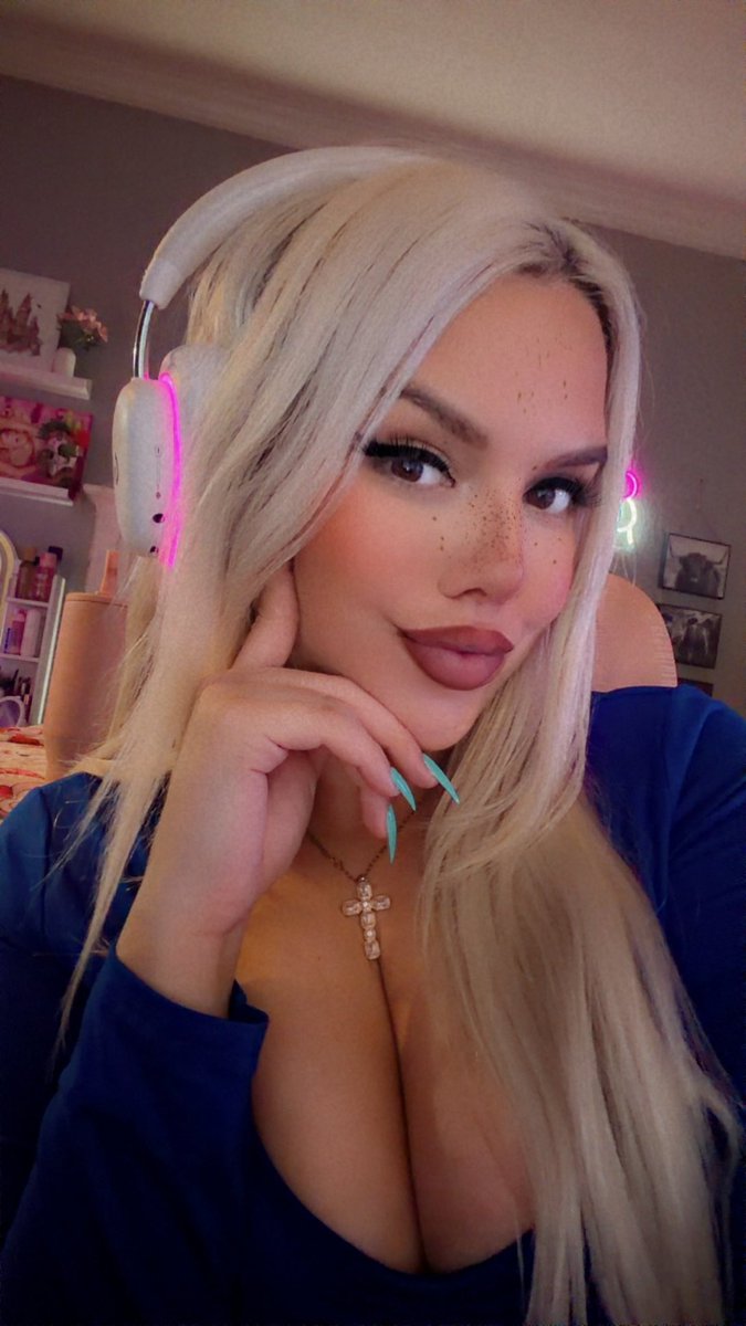 xJustGabs's tweet photo. HEYYY APRIL IS HERE 

https://t.co/mLaue2JWT2 https://t.co/C3JeaLCMst