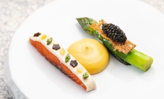 Arbuturian's tweet image. Our bon viveur @alexlarman is “full of the joys, not only of spring” after experiencing Muse by @tomaikens - read his latest restaurant review here: arbuturian.com/food/restauran… #FoodieJoy #FoodLovers #FineDining #Restaurantreview #restaurants #review #London