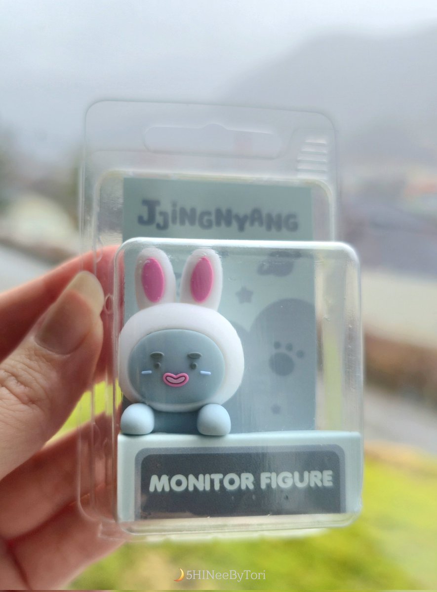 5HINeeByTori's tweet photo. 🌷5HINee Onew Giveaway🌷

🎁 3 prices/3 individual winners
(A new plush in packaging & two monitor figures)

Countries that are sadly excluded:
** I cannot ship to Israel, Russia or Saudia Arabia because my packages disappear too often. I'm very sorry about that.

⚠️Germany can join this giveaway because I will send it as a private person with a low value (gift)

📮 Standard shipping does not have tracking. If you want it tracked you'll have to bear the costs. 

Rules:
🐰 OT5 only 
🌸 Follow me
🐇 Retweet
🌸 Like post
🤍 Let me know which prize you would like to win

⏳️Ends Saturday at 4pm Norwegian time 

*The winner will be will be tagged in a post and DMed. You have 48hrs to claim your price.

To make sure everyone follow the rules your profile must be public.

- Please do not spam my comment section and only one comment per person is allowed. You can only join once.

*Other businesses/Gos etc cannot join.
Please only use your personal accounts.

 📮 Shipping 

The package will be sent without tracking. If you want it tracked please be aware that you'll have to bear the costs.

P.s Please do not hazzle me if it has not arrived yet. I can't know where it is without tracking and this is a free item, so please have some patience and wait for it to arrive. If it is returned to me you will have to pay shipping for me to resend it to you. 

#Giveaway #SHINee #Taemin #Jonghyun #Onew #Minho #Key #키 #온유 #태민 #민호 #종현 #샤이니 #シャイニー