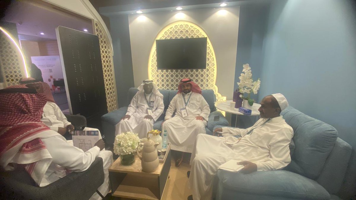 info_rua's tweet photo. في إطار دعم السياحة وتعزيز العمل المشترك، قام رئيس مجلس الإدارة بزيارة لمنتدى العمرة والزيارة وتوقيع اتفاقيات ومفاهمات استراتيجية مع شركاء الجمعية، مما يسهم في رفع مستوى الخدمات التي تقدمها الجمعية.
#منتدى_العمرة_والزيارة https://t.co/gYsZRUipHR