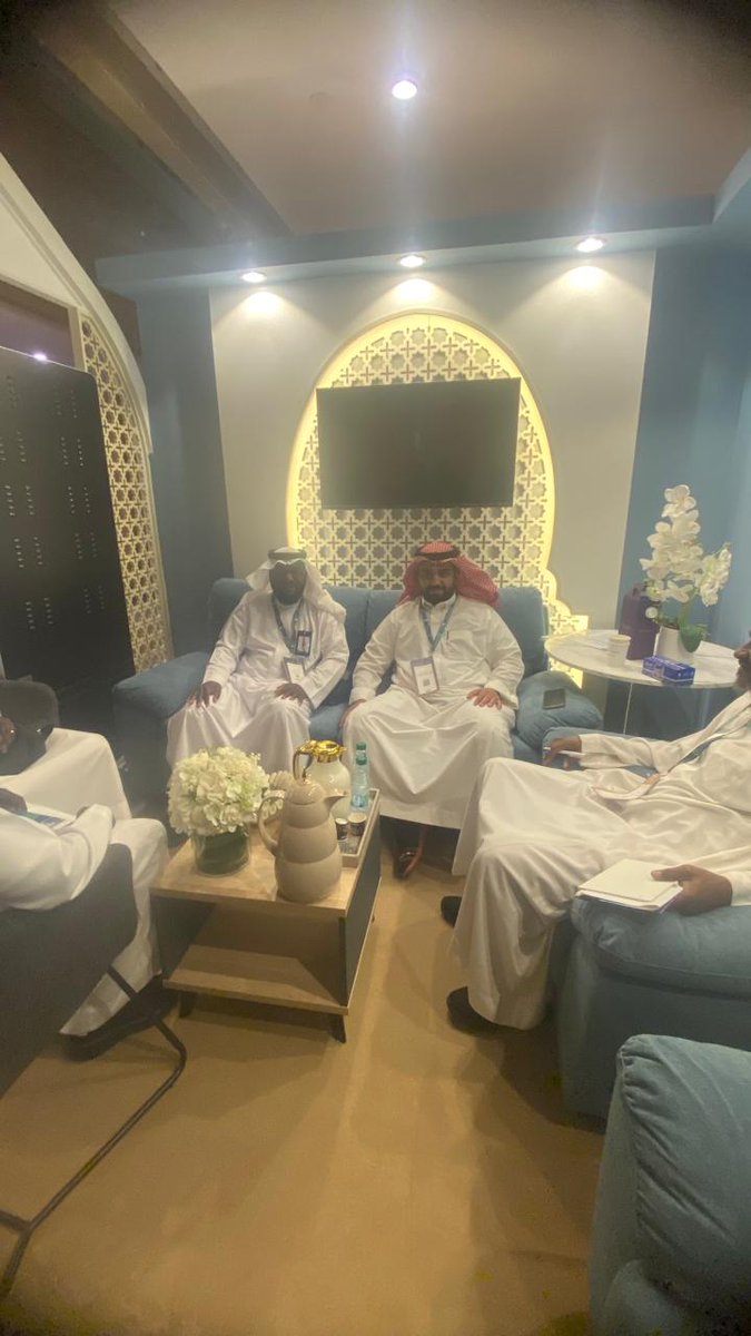 info_rua's tweet photo. في إطار دعم السياحة وتعزيز العمل المشترك، قام رئيس مجلس الإدارة بزيارة لمنتدى العمرة والزيارة وتوقيع اتفاقيات ومفاهمات استراتيجية مع شركاء الجمعية، مما يسهم في رفع مستوى الخدمات التي تقدمها الجمعية.
#منتدى_العمرة_والزيارة https://t.co/gYsZRUipHR