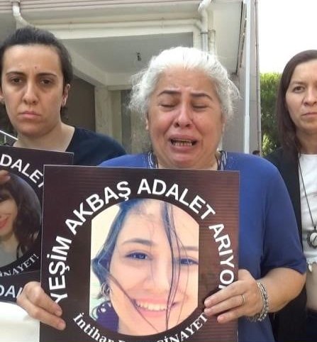 denizimge_'s tweet photo. Yeşim binlerce gündür toprak altında adalet bekliyor.

Annesi Aysun Akbaş tek başına sesini duyurmaya çalışıyor.

Gören herkes yazabilir mi lütfen

Yeşim için adalet istiyoruz!
YeşimAkbaş DosyasıAçılsın https://t.co/3j5wKoSniN