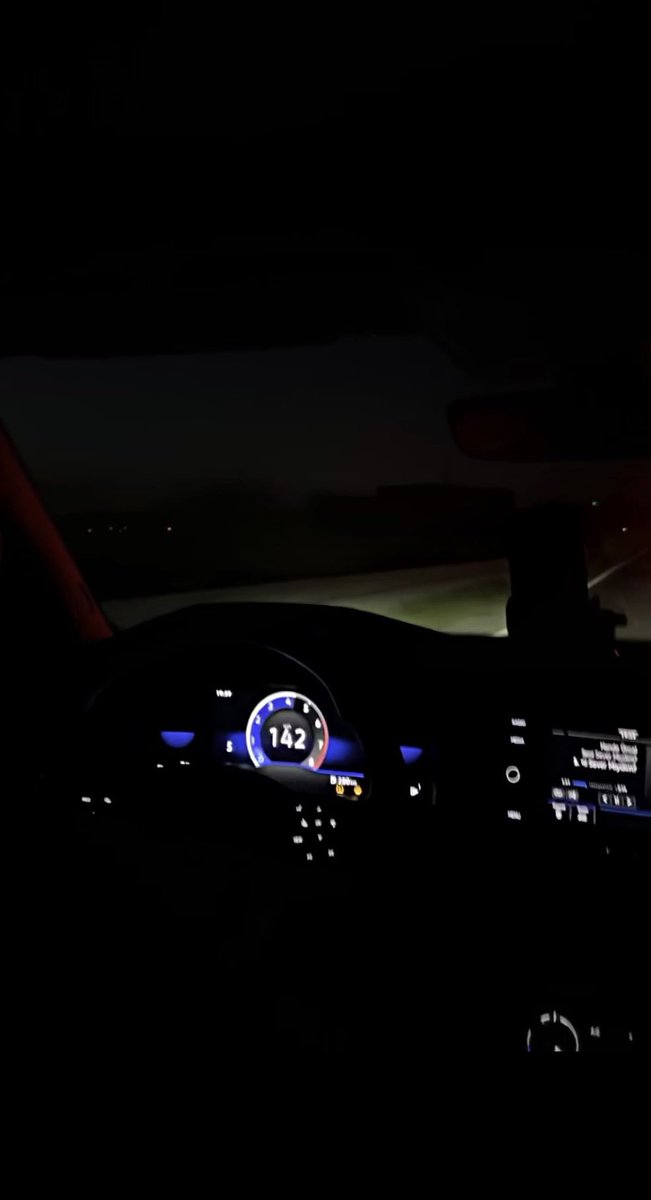 melis 🌻 tweet media