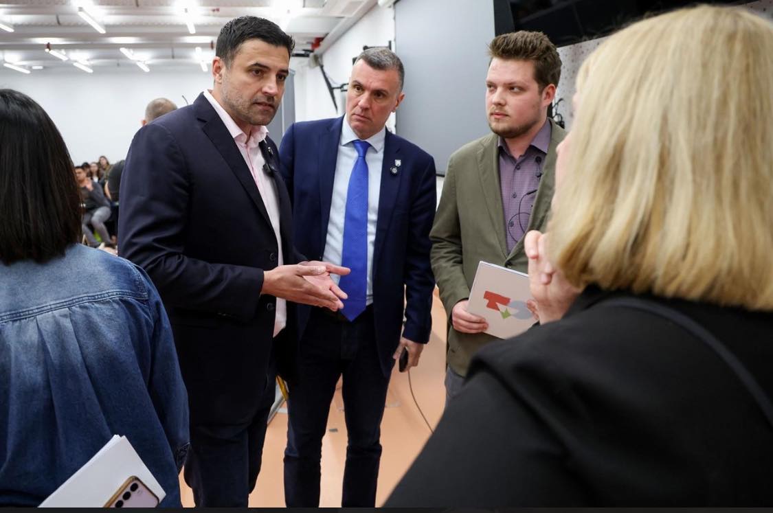 Gordan Duhaček @prajdizan.bsky.social tweet media