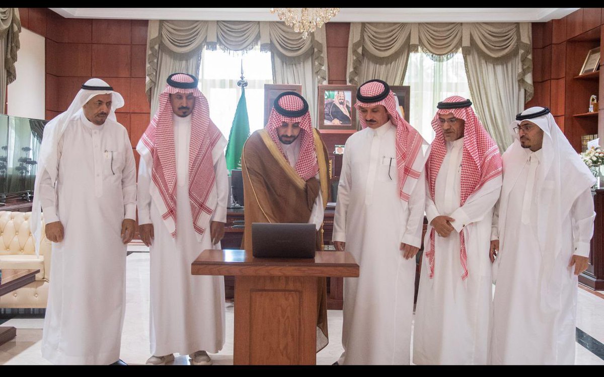 انطلاق #شاعر_الابداع3 في عنيزة بمشاركة أكثر من 1200 شاعر وجوائز تتجاوز 1.7 مليون ريال..

دشّن محافظ عنيزة الأستاذ سعد السليم انطلاق مسابقة شاعر الإبداع في موسمه الثالث، والتي تنظّمه  #جمعية_النخبة_الثقافية_والأدبية
وذلك بمقر المحافظة صباح اليوم الأربعاء.

ومن المقرر أن تُقام