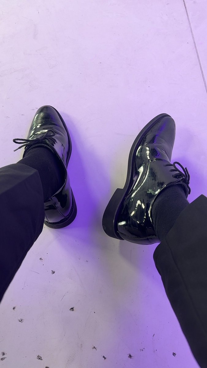 Tang_tang8956's tweet photo. 团播的皮鞋真的很好看，好想舔 #抖音 #直播 #母狗 #男尊女卑 #羞辱 https://t.co/0zkc4O93Os