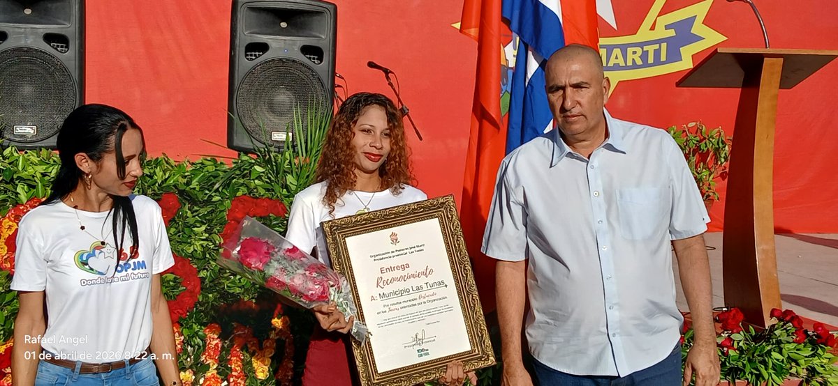 Se efectúa en #LasTunas acto provincial por el 65 aniversario de la Organización de Pioneros José Martí. 
Muchas felicidades  Pioneros! #PorLasTunasLaVictoria #SíSePuede