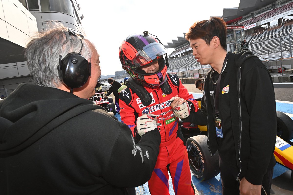 bmaxracing's tweet image. #SFLights Rd.1/2/3 富士スピードウェイ🗻

今シーズンも、SFライツには現役トップドライバーがコーチ、アドバイザーとして帯同しています。
新原光太郎選手↔️大津弘樹選手
佐藤凛太郎選手↔️三宅淳詞選手
Ⓜ️クラス
今田信宏選手↔️佐々木大樹選手
KEN ALEX選手↔️名取鉄平選手