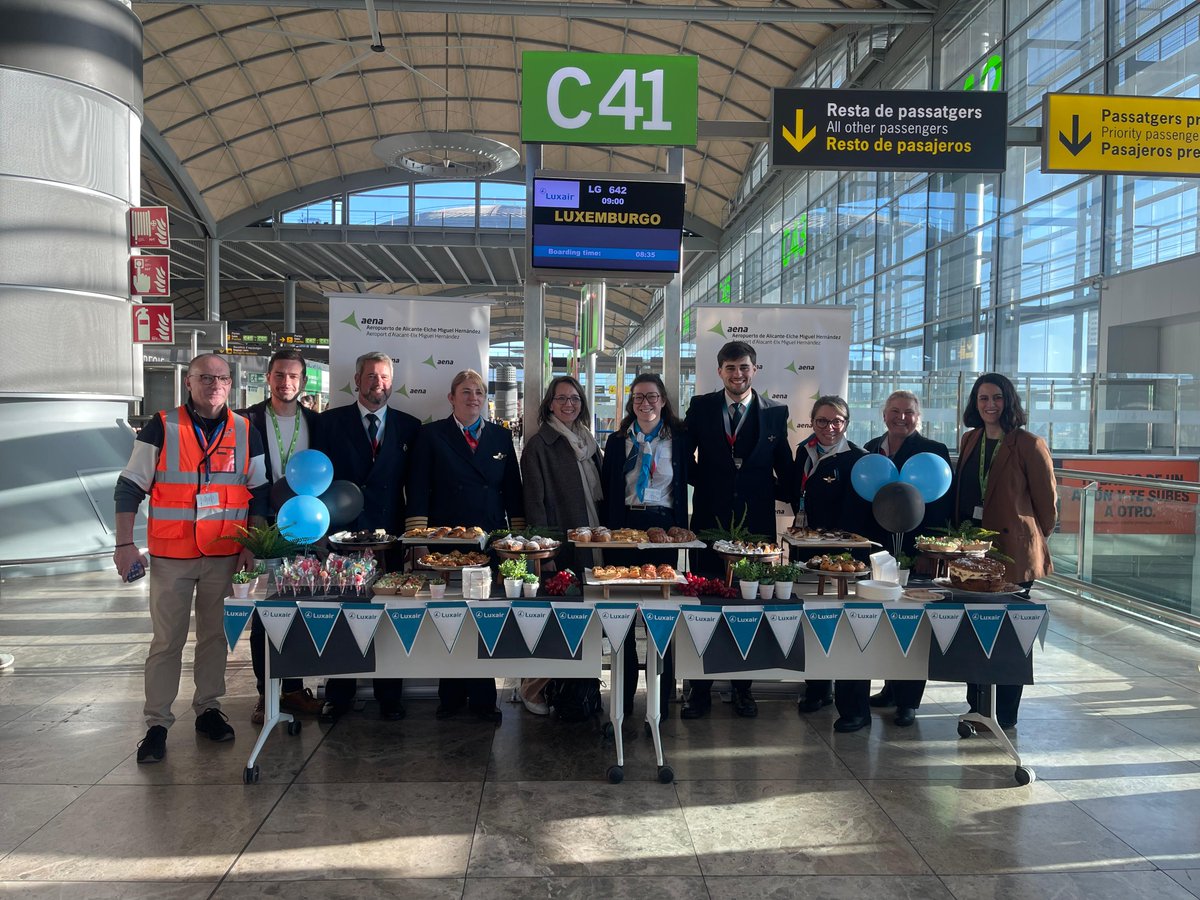 aena's tweet image. El Aeropuerto de #Alicante-#Elche Miguel Hernández está de celebración 🎉🥳

Recupera la conexión con Luxemburgo de la mano de Luxair, con vuelos los miércoles y sábados 📅✈️
Y da la bienvenida a la aerolínea @royalairmaroc 🤝, que operará la ruta a Casablanca con tres