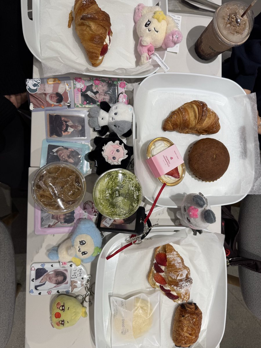 shyla ྀིྀ tweet media