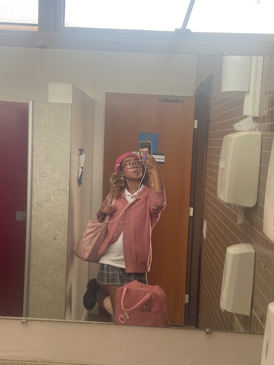 angel💋✨; vai ver o skz no rir tweet media