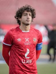 الوصول  لحمل شاره قيادة الأهلي والمنتخب شرف عظيم لأي لاعب 
وده مبيتحققش إلا بمجهود وعرق وتفاني وترفع الرد على المتطاولين 
حمل الشاره دليل استمرارية مش طفرة موسم أو اتنين وتختفي 

الكلام ده موجه للخضري وكل خضري يقل ادبه