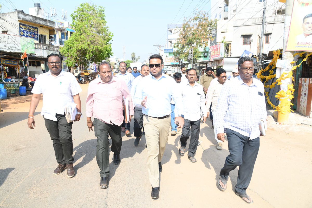 GVMC_VISAKHA's tweet photo. GVMC Commissioner Shri Ketan Garg, IAS, along with Gajuwaka MLA Shri Palla Srinivasa Rao, inspected the proposed road widening works on Kanithi Road from Vantillu Junction to Jaggu Junction in Gajuwaka Zone and directed officials to begin the works at the earliest.

During the inspection of the 1.3 km proposed stretch, the MLA highlighted the severe daily traffic congestion on the road and the inconvenience caused to commuters and local residents, urging immediate commencement of the widening works.

Responding to the request, the Commissioner informed that tenders for the 1.3 km road widening project have already been finalized and that the works will begin shortly. He instructed Engineering and Town Planning officials to ensure smooth execution of the project without causing inconvenience to the public.

#GVMC #KetanGarg #Gajuwaka #RoadWidening #TrafficRelief 

@AndhraPradeshCM 
@Ketangargmickey  
@SwachhBharatGov 
@SwachhaAndhra 
@SwachSurvekshan 
@swachhbharat 
@MoHUA_India 
@AmritMahotsav 
@CDMA_Municipal 
@pibvijayawada