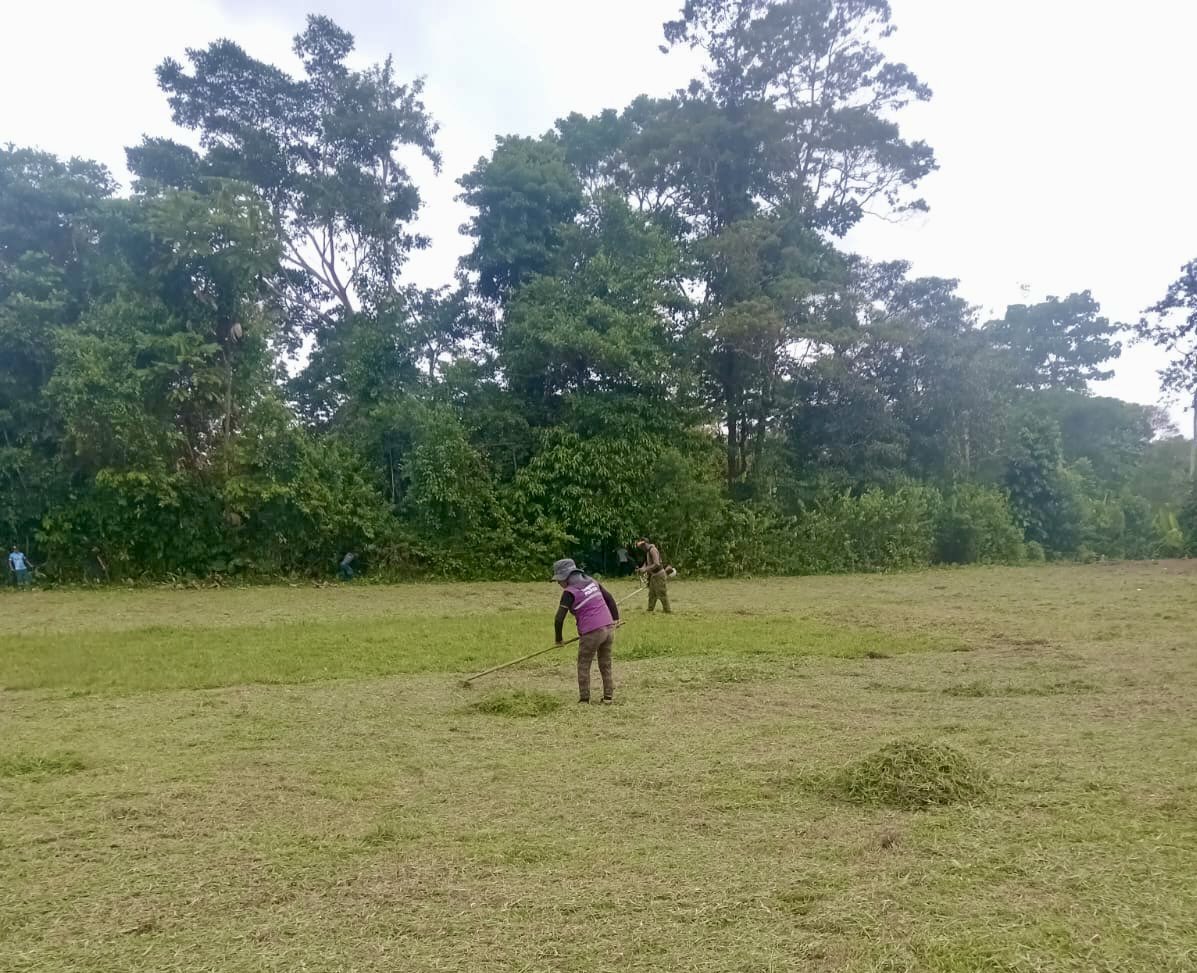 📍PARROQUIA MONTALVO 
📌Comunidad Playas  

La Tenencia en coordinación com el presidente de la comunidad y el personal de <a href="/FuerzaAereaEc/">Fuerza Aérea Ecuatoriana</a>, realizaron la minga comunitaria, atendiendo el pedido de los moradores. 

Ejecutando la limpieza, adecentamiento y recuperación del espacio.
