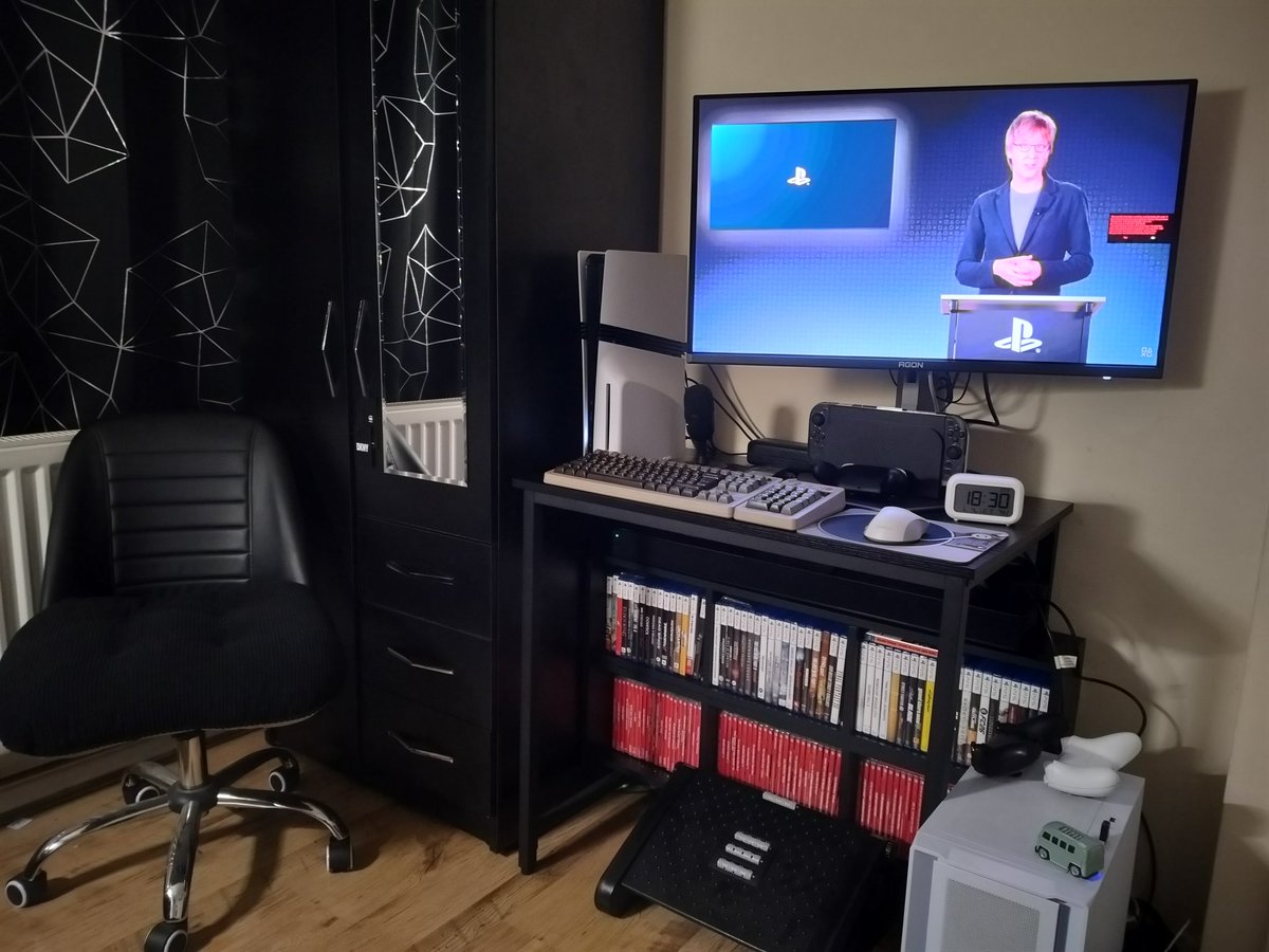 fguk_foxy tweet media