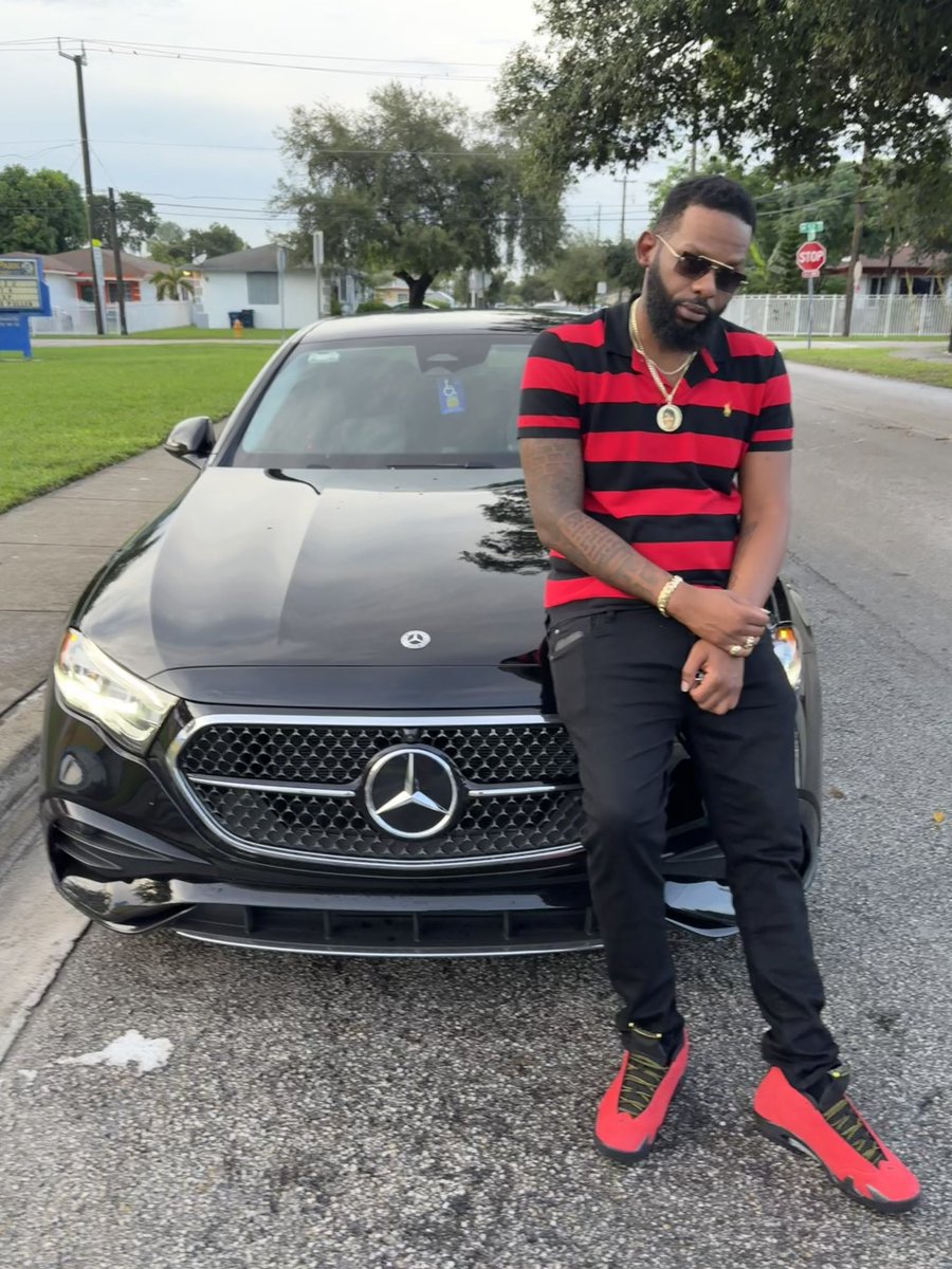 Big Dick Dee tweet media