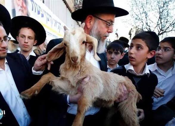 BlackwoodBrief's tweet image. The Iranians waited literally for about twenty minutes before the start of Passover, coinciding with the start of the special holiday meal. This is a time when Israeli cities typically experience heavy traffic as residents gather in designated areas.

At precisely this time, Iran