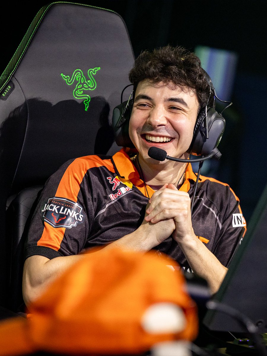 R Λ Z Ξ R 🇫🇷 tweet media