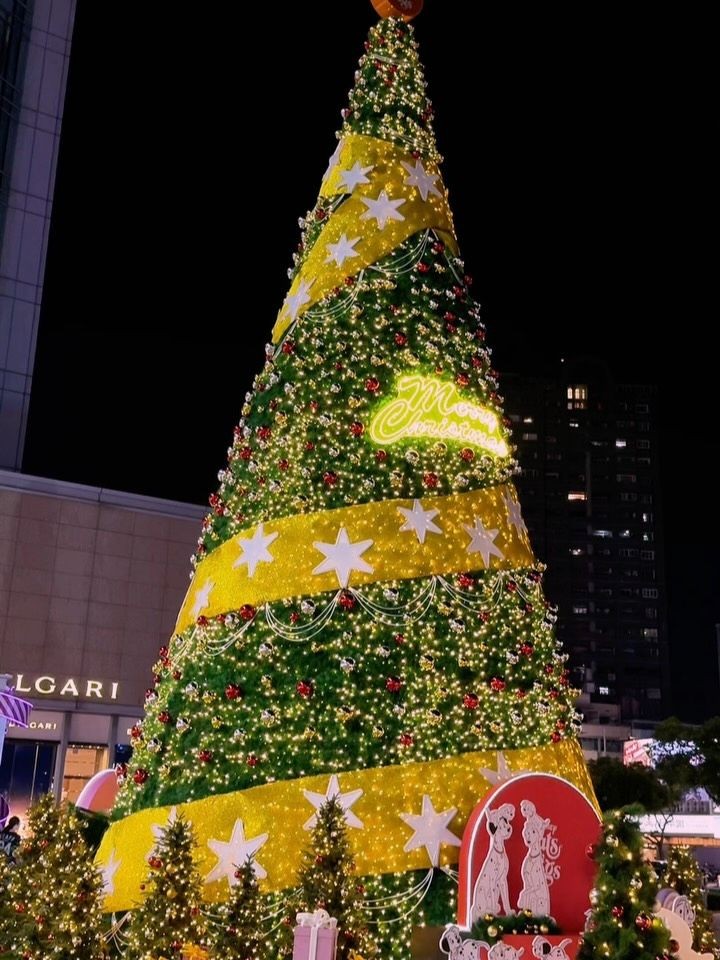 BrendenMark1's tweet photo. 巧克力蛋糕爱好者不可错过！这款甜点口感��佳，甜而不腻，令人回味无穷。 https://t.co/i5wZLmuss8