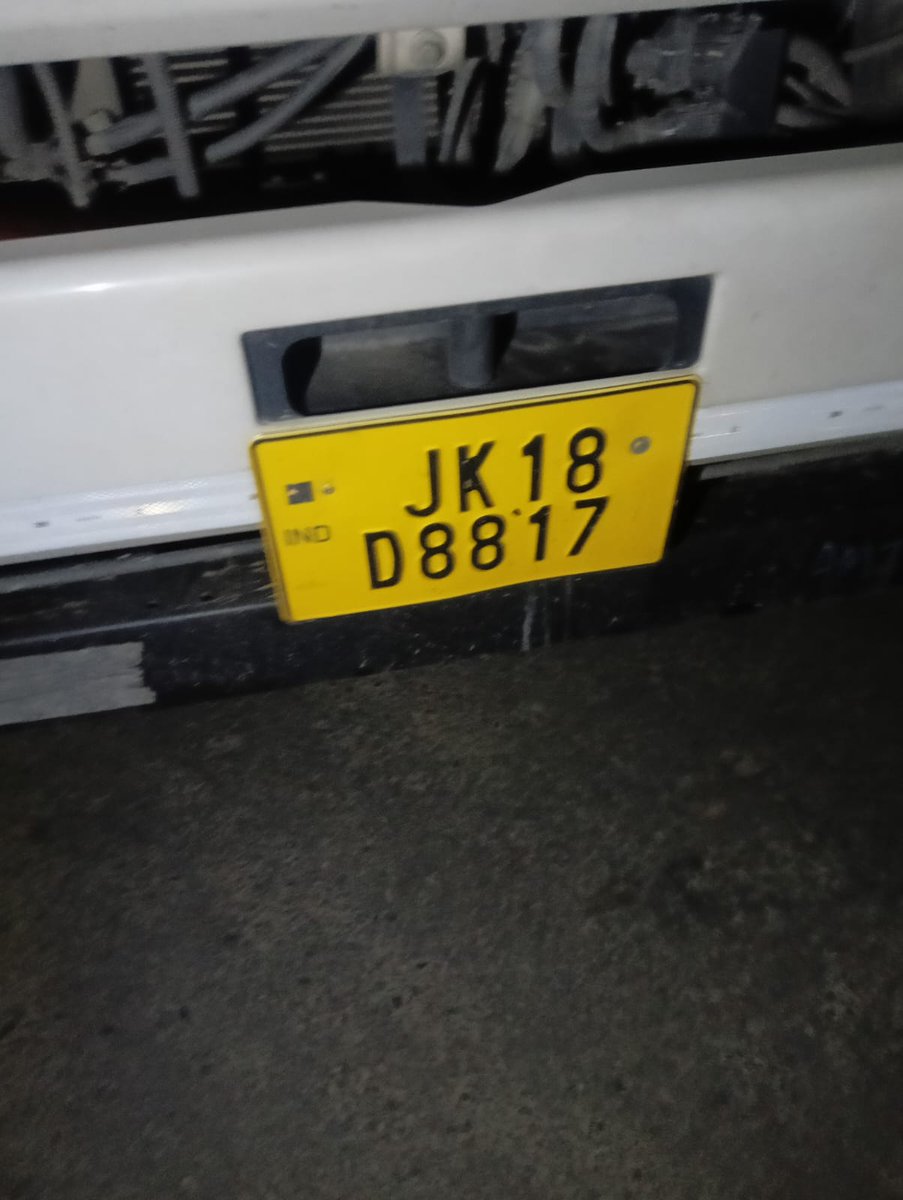 KulgamA's tweet photo. 8 Injured After Speeding Truck Hits Auto Near Okey in Kulgam

Kulgam, April 1:
At around 8:00 PM this evening, a road accident occurred near Okey in Kulgam when a passenger auto (JK18-1972) was hit by  JK18D-8817 speeding truck. https://t.co/ESQBKdUPQW