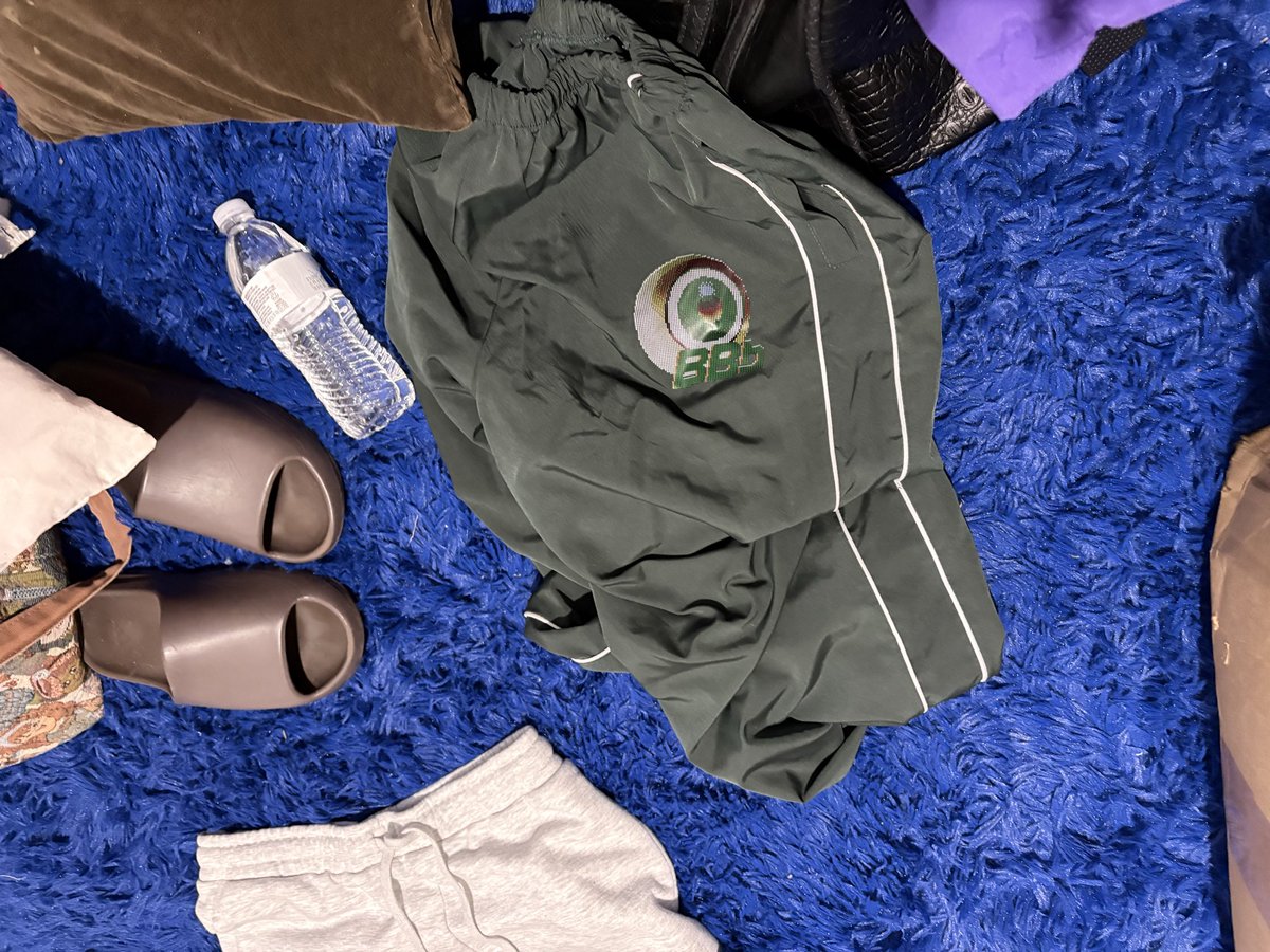 Bbbhives tweet media