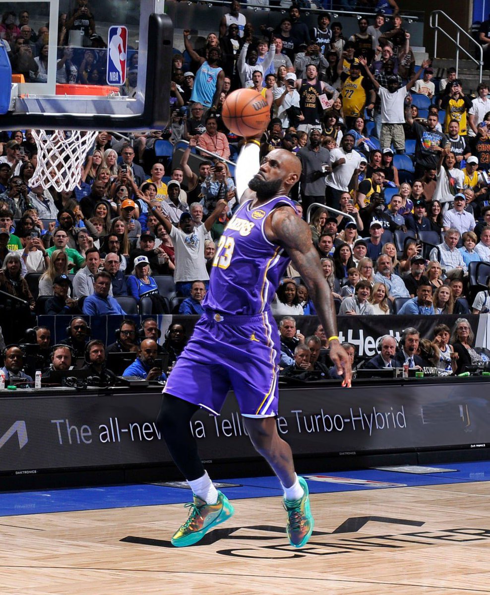 Olasunk20371355's tweet image. LEBRON JAMES EDIT #LeBronJames #nba #lakers #graphicdesign #BeforeAndAfter #nba