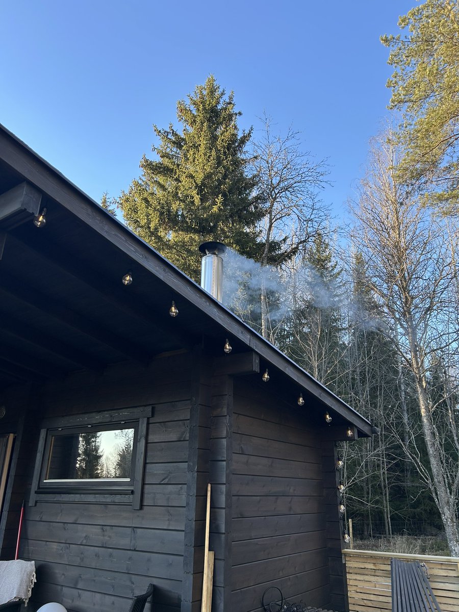 TuijaVirtanen's tweet image. Saunahommia 🥰
#pihasauna 
#elämäälaatikossa
#box 
#löylypöllö