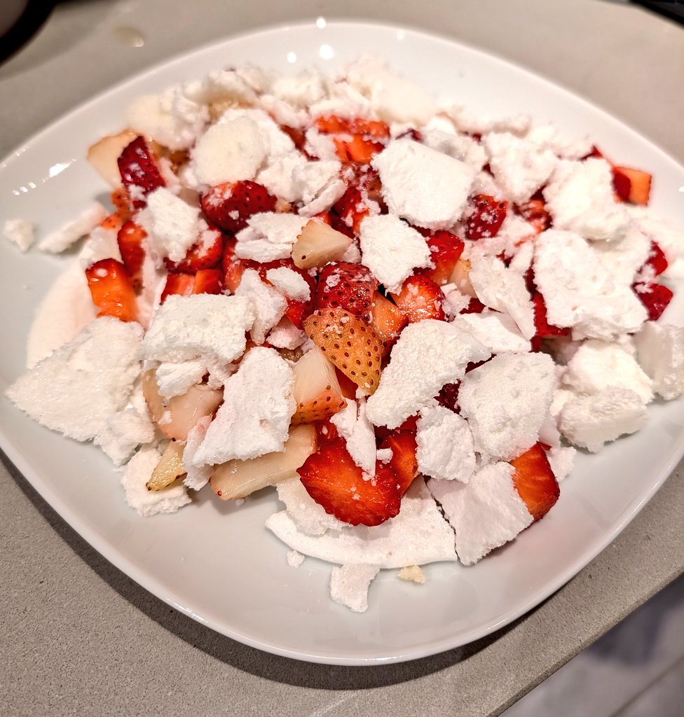 חצאית במיל tweet media