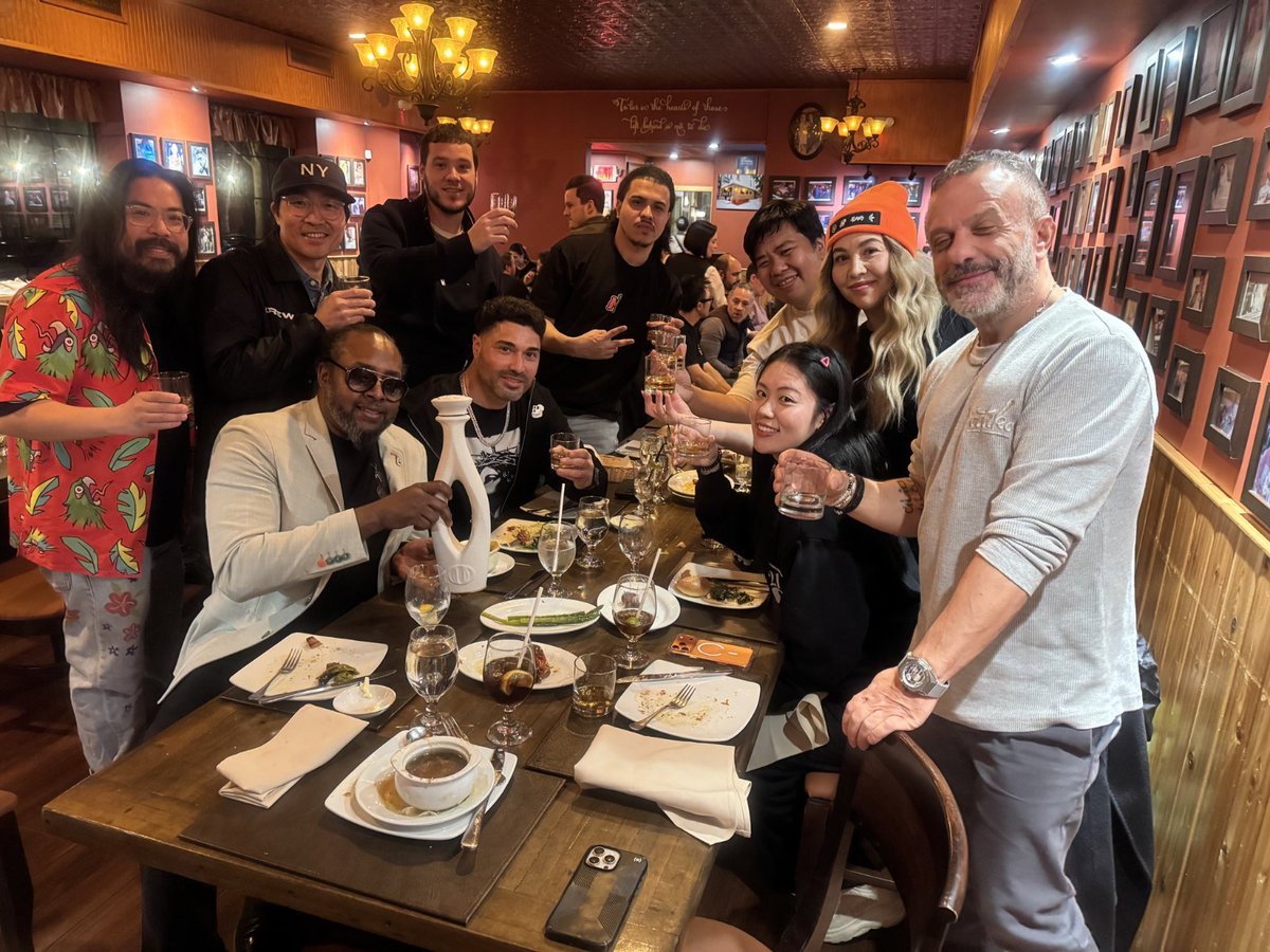 re:generates tweet media