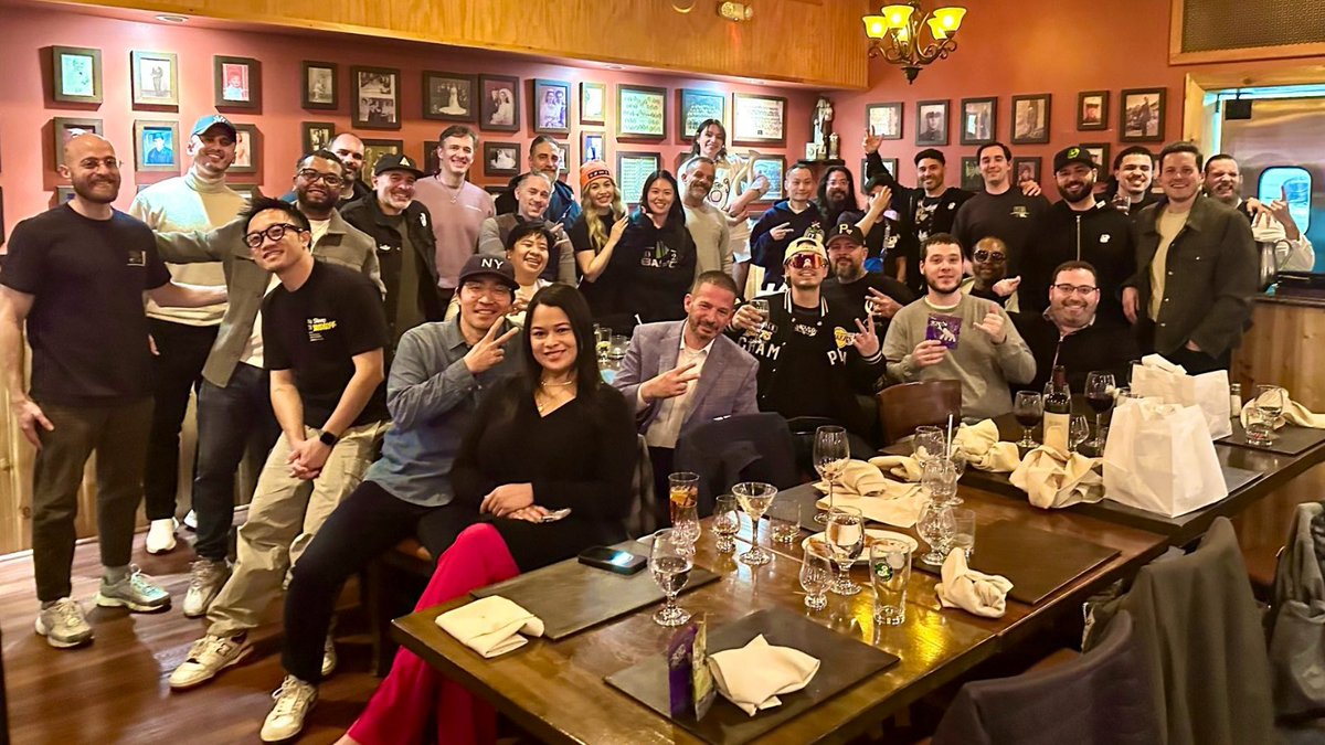 re:generates tweet media