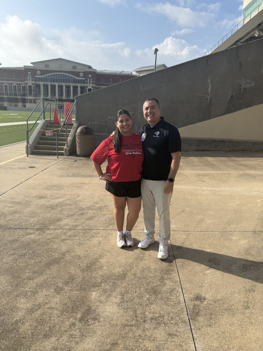 DrLozano_CFISD's tweet image. What a great day celebrating and cheering on our incredible athletic trainers at the CFISD Athletic Trainer Olympics! Extra special getting to celebrate our favorite Lobo trainer today! #ProudDad #RamNation #RamPride @CypressRidgeHS @CyFairISD @CFISDAthletics”