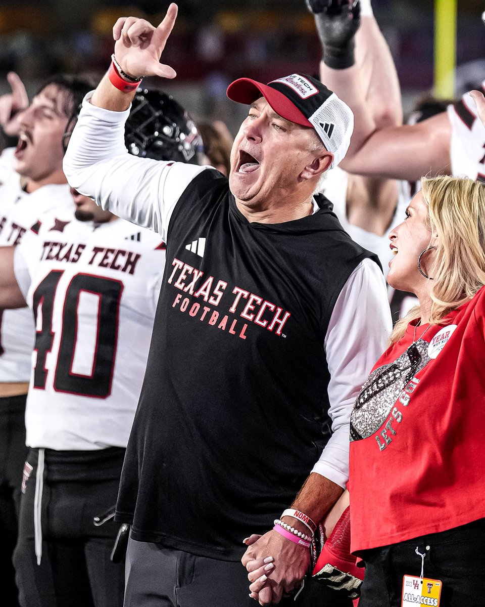 Bussin' With The Boys tweet media