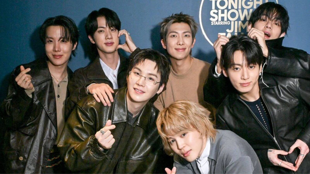 D2A_MicroFunds's tweet photo. 🚨ARIRANG/SWIM UPDATE🚨

ARMY, we're so close. We have about 34 hours left to go as hard as we can! Our seven deserve it all. Please help us meet our goal. 

💰2770/3000
PP🔗https://t.co/mzyjGhFJ7s  (or search lulu1014) Wise 🔗https://t.co/gypm5KVgF2 https://t.co/ToMRWWioJu https://t.co/xi8UKQRjjO