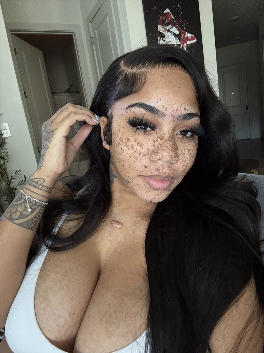 S H A N E S E tweet media