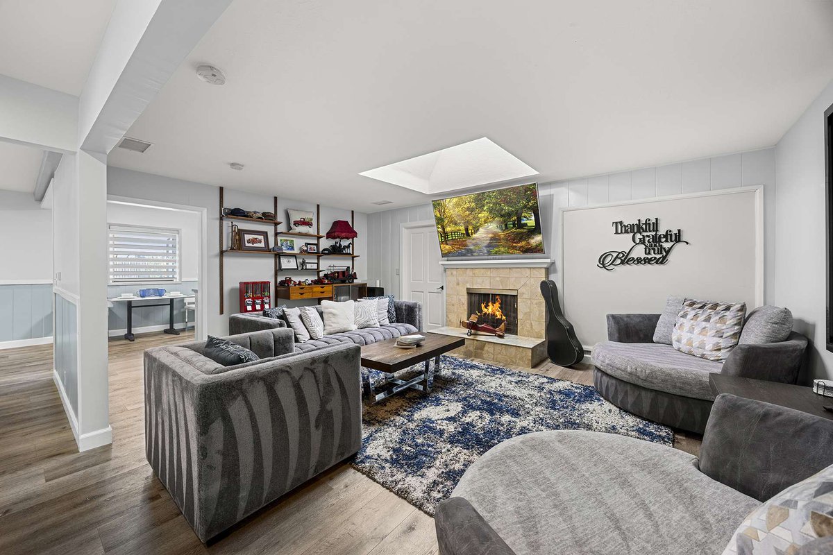 JamesFestini's tweet image. ➡️ Two addresses, endless options! 634 &amp;amp; 636 E Adams Ave, Orange, 🏡5-bed main home + separate ADU. Modern upgrades, solar, EV charger, tropical pool, near Chapman U &amp;amp; Old Towne Orange. Discover your perfect fit: jamesfestini.expportal.com/d8re54w1 #HomeForSale