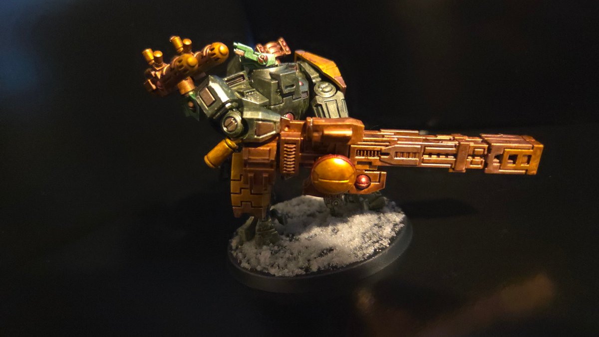 MeguKole's tweet photo. My #tau Broadside Battlesuit I painted up last night https://t.co/r58VXTIdG9