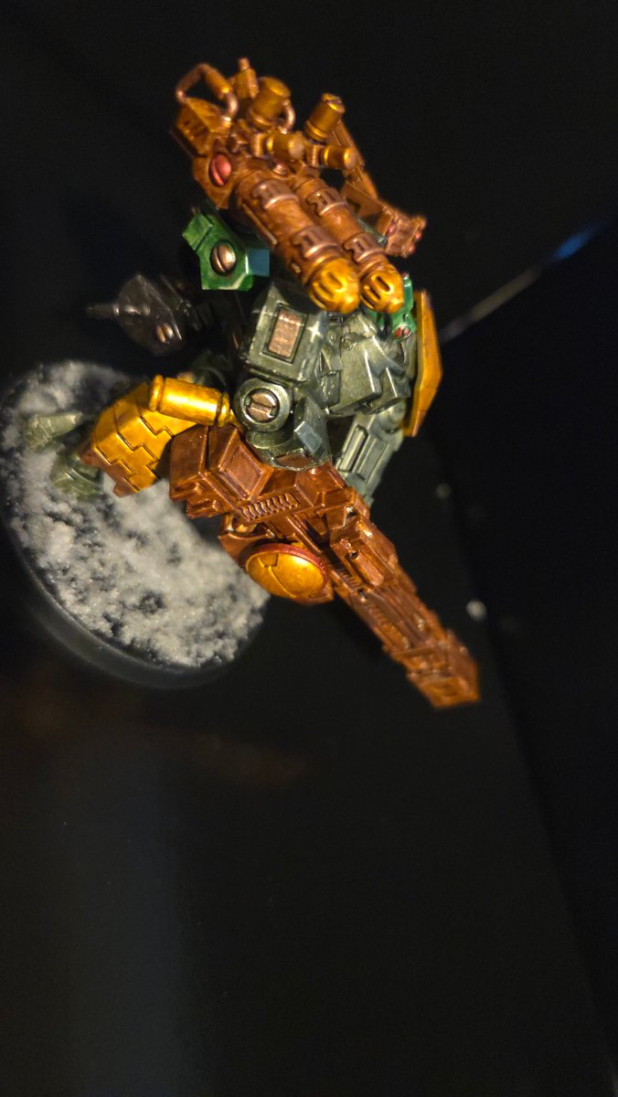 MeguKole's tweet photo. My #tau Broadside Battlesuit I painted up last night https://t.co/r58VXTIdG9