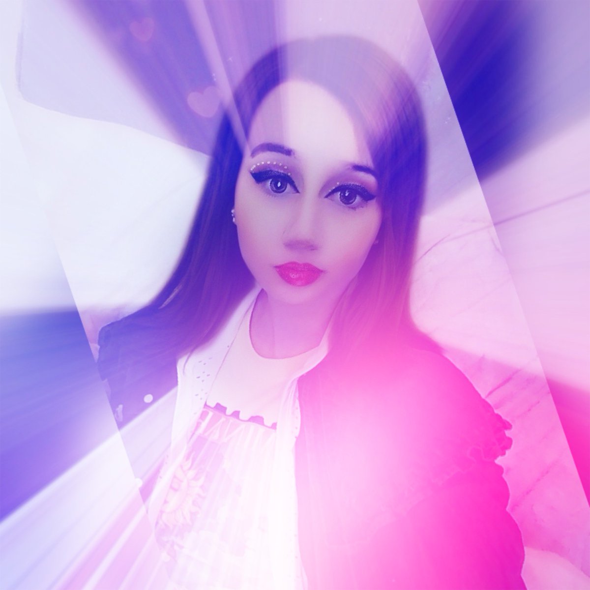 𝔪𝔬𝔩𝔩𝔶 𝔯𝔬𝔰𝔢 𝔰𝔞𝔩𝔱🌹 🧂✨🎀💋 tweet media