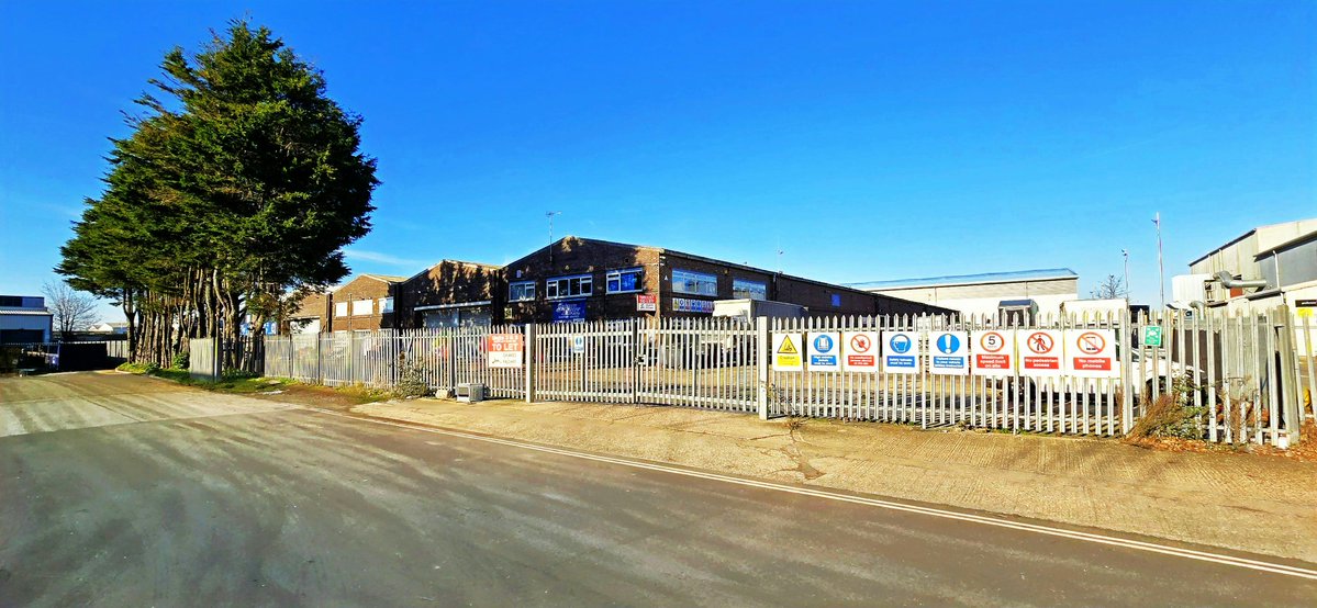 IndWarehausProp's tweet image. 🚨 TO LET: INDUSTRIAL UNIT WITH YARD - LANCING BN15

Lancing Business Park
19,677 sq ft
£196,750 pax
Ideal for Logistics &amp;amp; Storage/Distribution

Other Units Availalble

#Industrial #Logistics #ToLet #WestSussex m.search-prop.com/unit-3-lancing…
