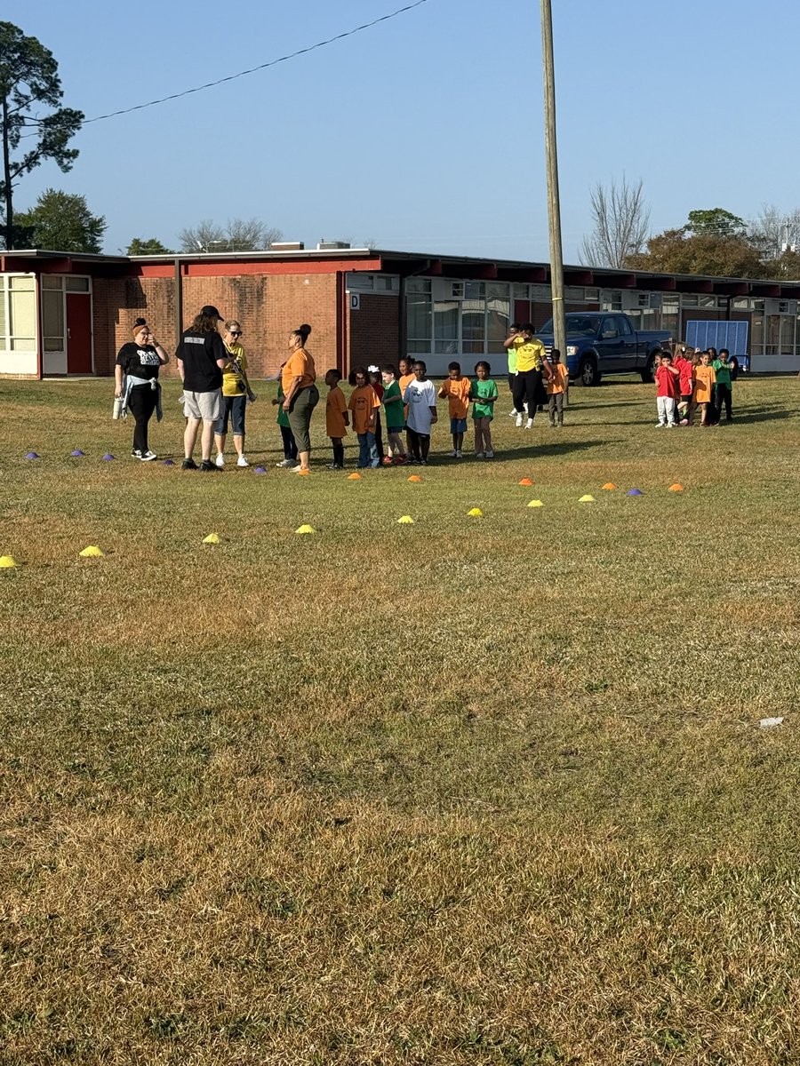 jwces1's tweet image. Cougar Nation field day was a success! Thank you Coach S. for allowing this day of excise and fun for our scholars, staff, and families! @MrsThomasWHES #CougarNation #lightscameraaction #alleyesonus