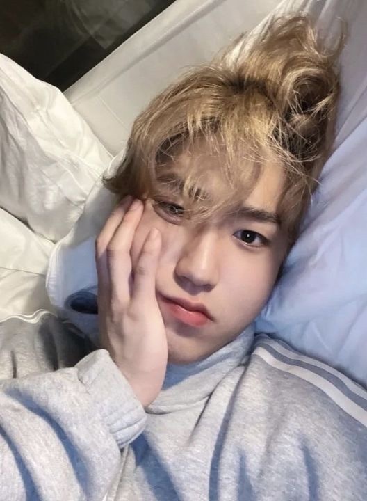 Base umum bisa follow @cornerfess tweet media