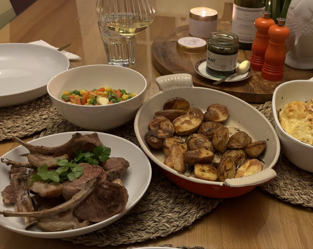 cravings_coffee's tweet photo. It’s not a special day or anything — I just wanted to give myself a little warmth and a little comfort in the middle of a busy life, letting both my stomach and my heart be properly taken care of😋😋
#selfcare #homedinner https://t.co/qczQ3j9jO5