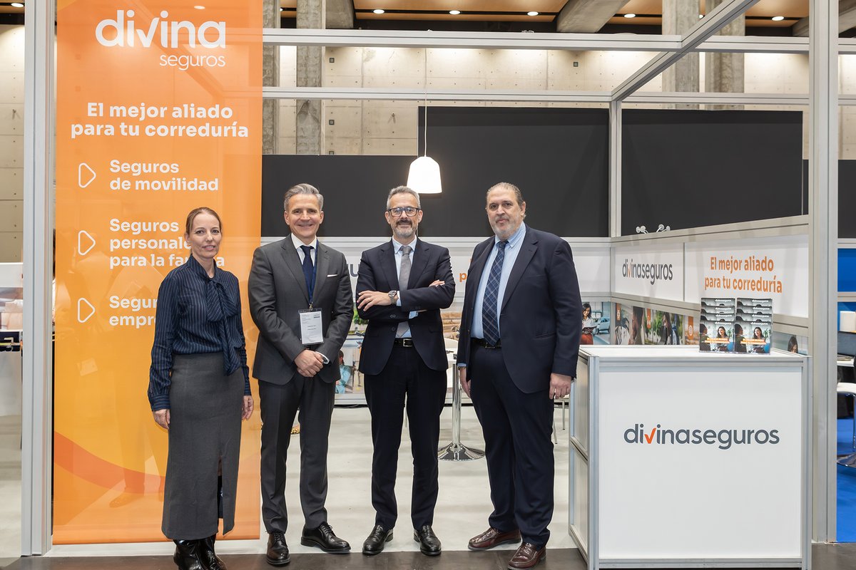 Mas_Seguro's tweet photo. .@SegurosDivina y el Colegio de Mediadores de Valencia renuevan su apuesta conjunta por la formación. Durante Forinvest 2026, Martín Faz (director del Canal Corredores de Divina Seguros) y Jorge Benítez (presidente del Colegio) han firmado la renovación del convenio. https://t.co/HJZToIZpLY