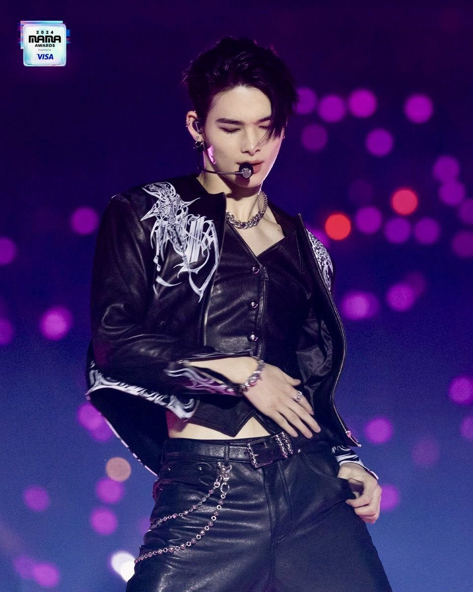 Sola 🌒 tweet media