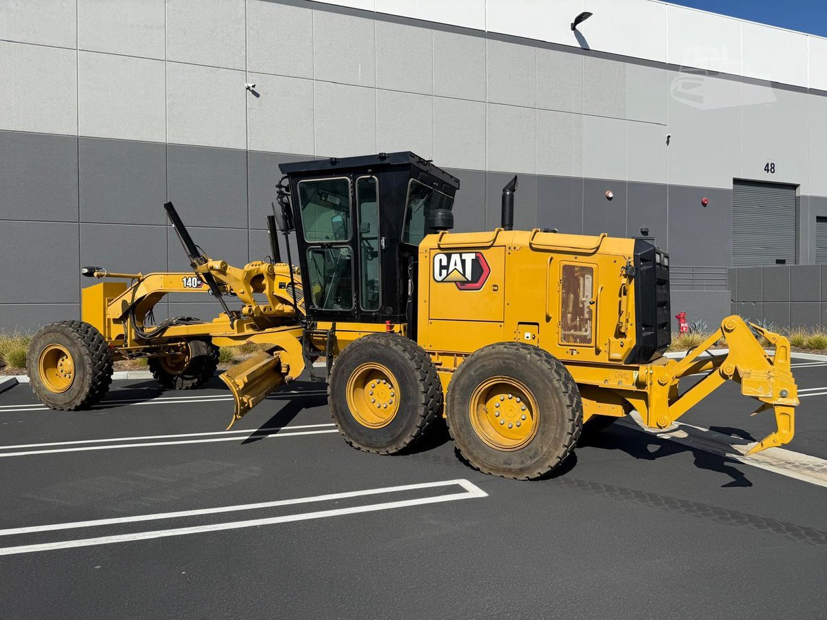machinerytrader's tweet image. 🚧2023 CATERPILLAR 140GC Motor Grader For SALE!🌟

⏲️ 2,100 hours
🔧 Ripper
🧱 Push Block
❄️ AC
🛞 17.5R25 Tires

View the motor grader here ➡️ ow.ly/5Alv50YARJM

#Caterpillar #MotorGraders #MachineryTrader #CAT