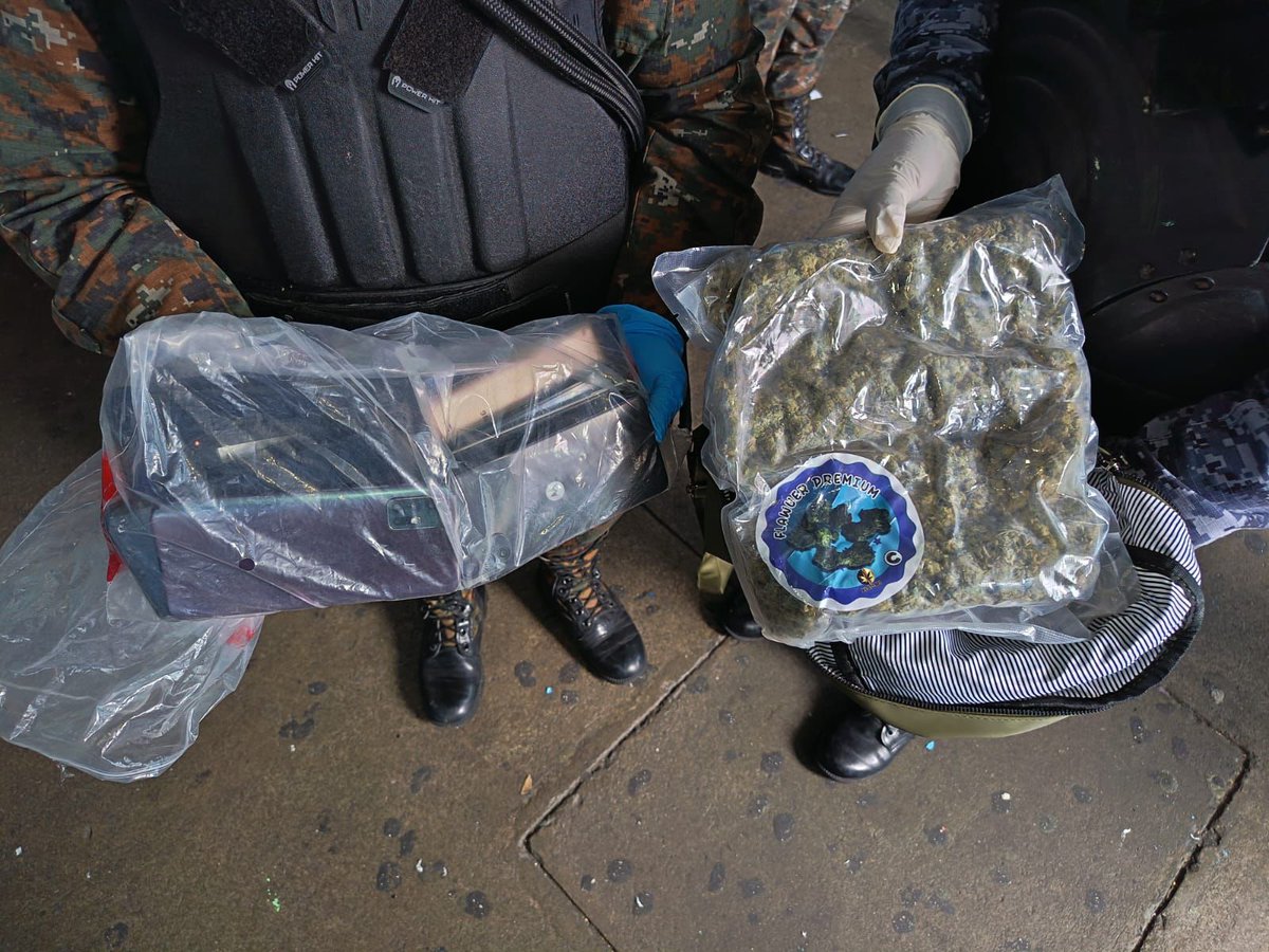 _SPGuatemala's tweet photo. Como parte de las acciones del Plan de Seguridad en Semana Santa de la #DGSP se realiza junto al Ejército, en el Centro de Detención Preventiva Santa Teresa, operativo de requisa focalizada por sectores. Resultados preliminares, incautación de 40 teléfonos y droga. #ControlYOrden https://t.co/ejSz13mFc0