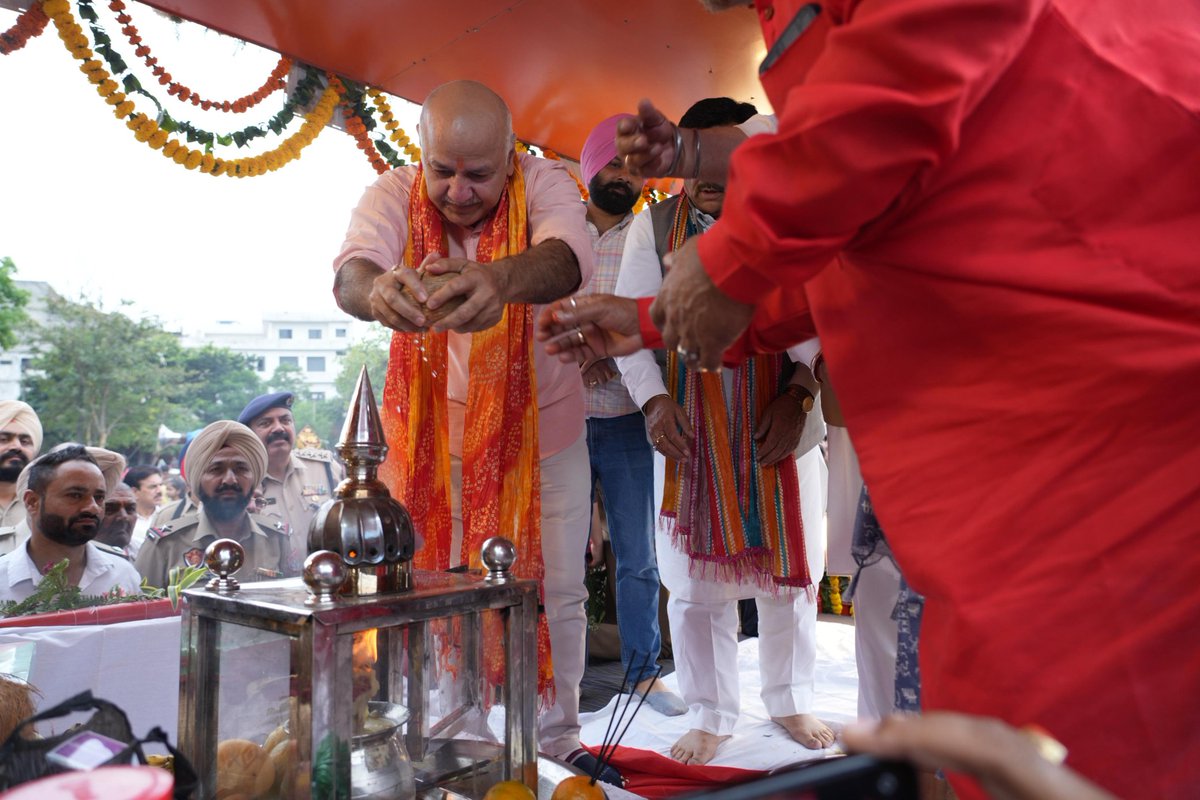 Manish Sisodia tweet media