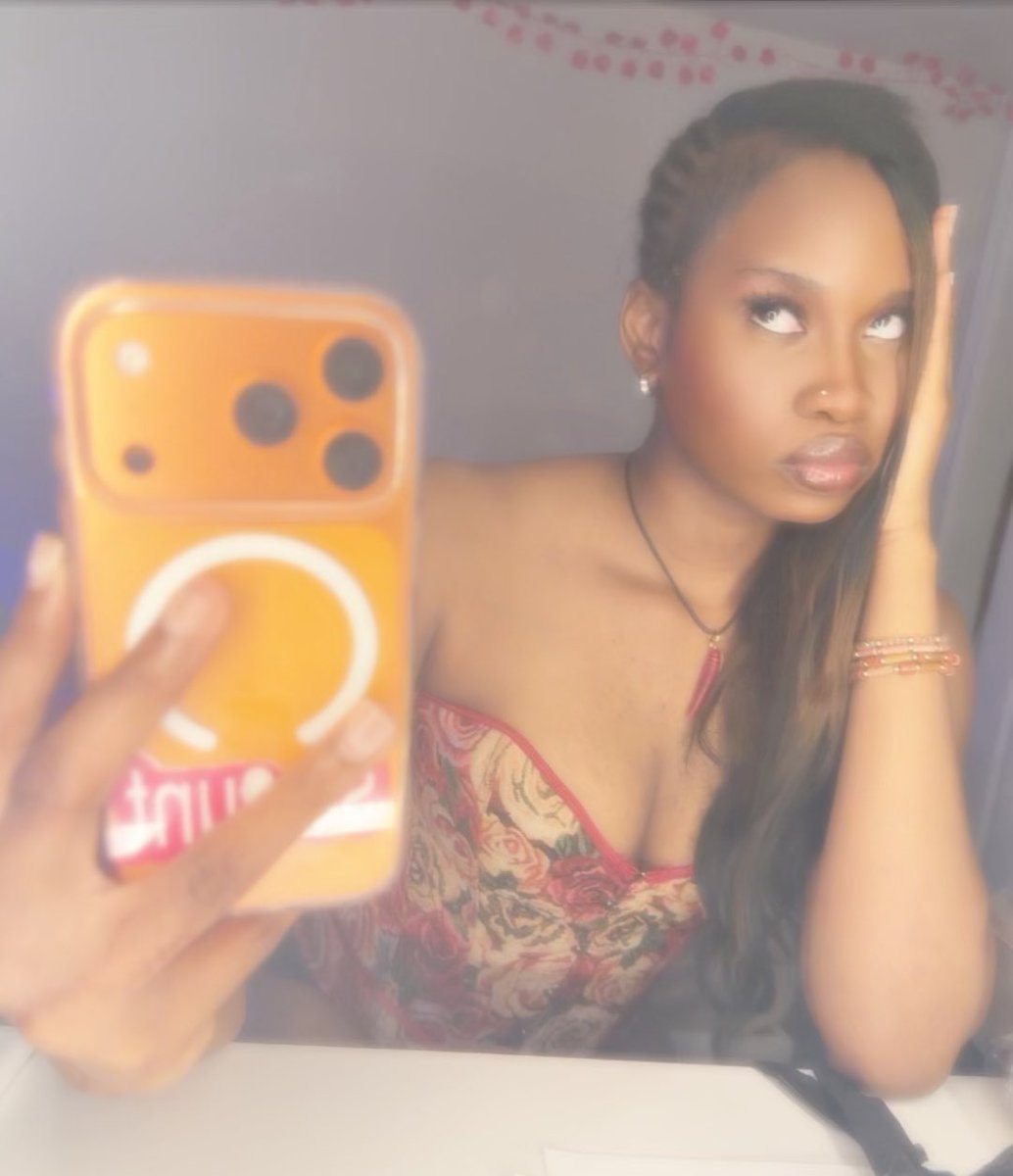 LeLe🧟‍♀️ tweet media