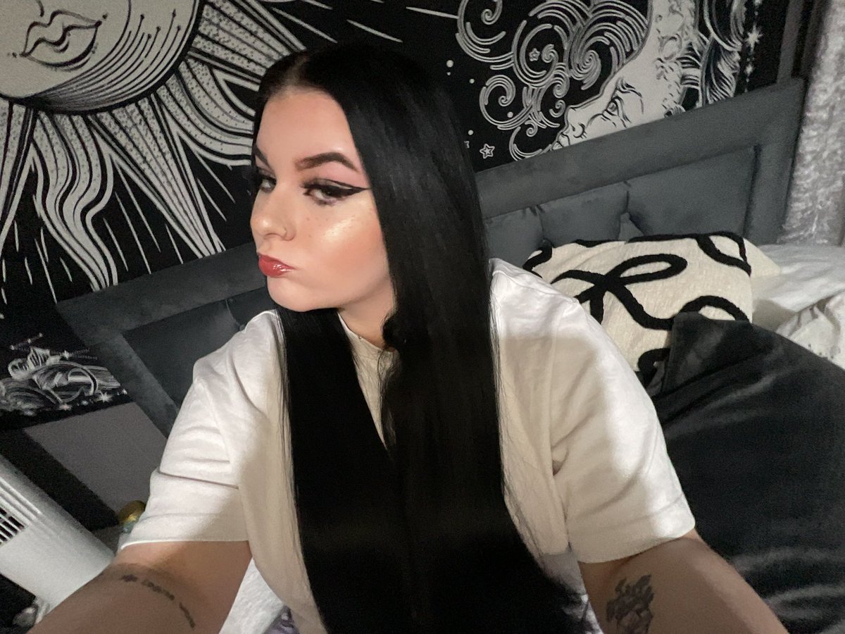 courtney | 13 ★ tweet media