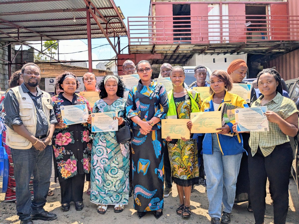 provide_hope's tweet photo. A l'occasion de la clôture du mois dédié à la femme, des brevets de conduite automobile ont été remis aux apprenantes de @provide_hope , symbole de réussite partagée et d’égalité sur la route. #MoisDeLaFemme #BrevetDeConduite #Égalité #Réussite https://t.co/TVLRhkNExf